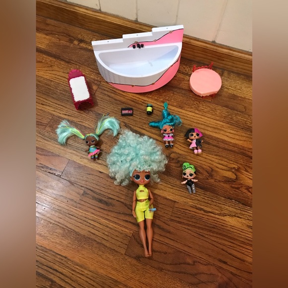L.O.L. Surprise! LOL OMG Dolls Spa Day
Large Doll Spa Bathtub, Bed, Lounge Chair - Picture 12 of 15
